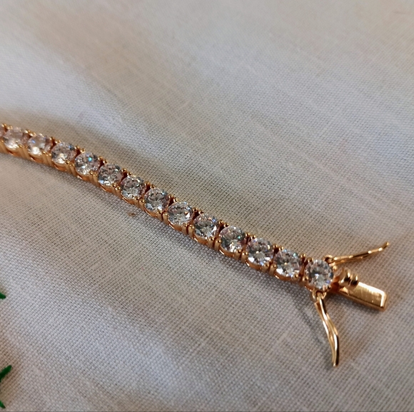 NWOT Gorgeous Gold Plated 4mm CZ Tennis Bracelet (6") - Picture 11 of 16